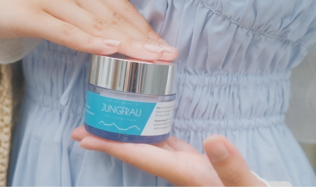 girl holding Jungfrau anti-aging cream
